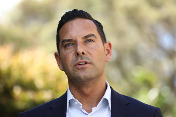 Sydney MP Alex Greenwich says clubs with a large number of poker machines should be regulated by the casinos commission.