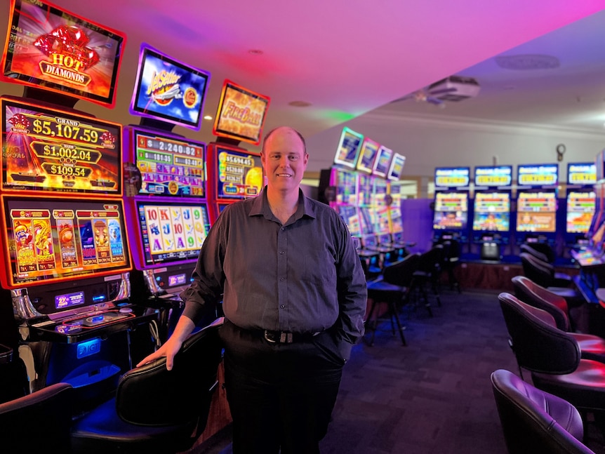 Greens MP advocates for stricter measures on pokies amidst impending cashless gaming trial